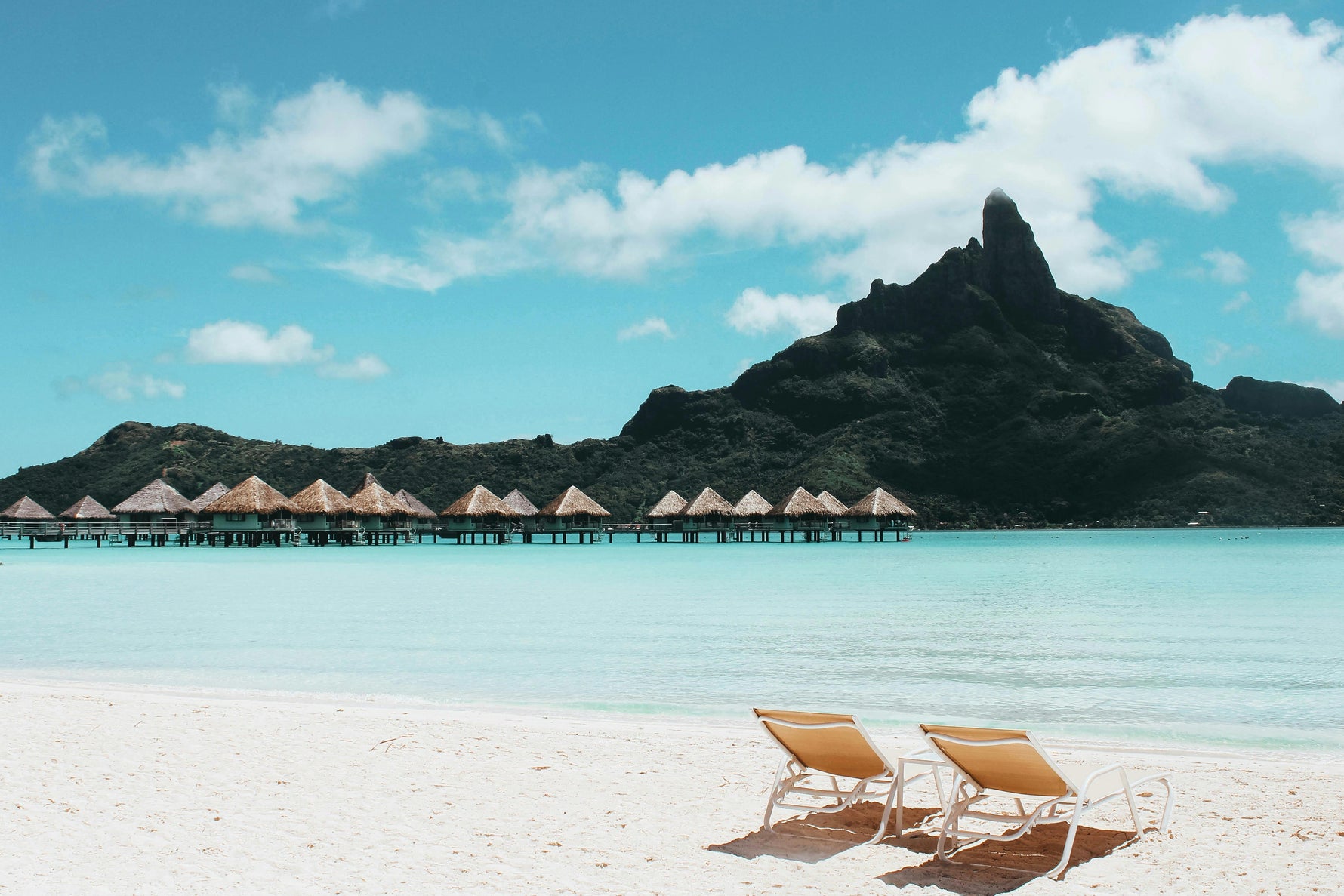 Vacation Outfit Ideas 2022 for your holiday getaway in the HOTTEST SPOTS