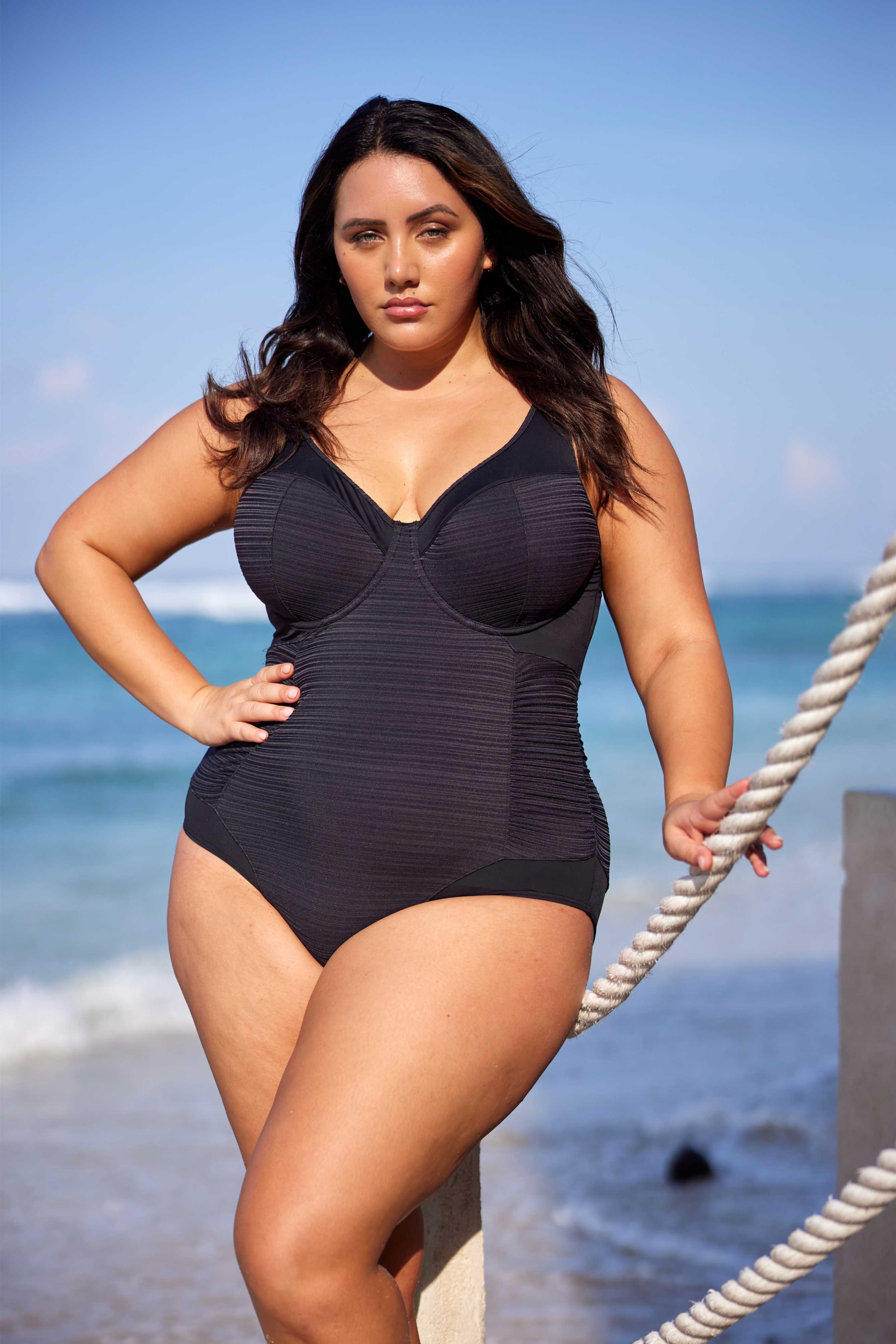 A curvy woman from Edmonton is enjoying a glamorous stay in Cabo San Lucas, wearing the Plus Size Aria Giotta Artesands luxury underwire one piece swimsuit, a top choice for curvy women wanting premium tummy control, supportive lift for sagging breasts, and designer quality shapewear swimwear that elevates their entire vacation wardrobe. She lounges at the resort’s infinity pool feeling confident in the swimsuit’s sculpting silhouette flatters her curves and slims her belly pooch. Women swimwear Canada USA