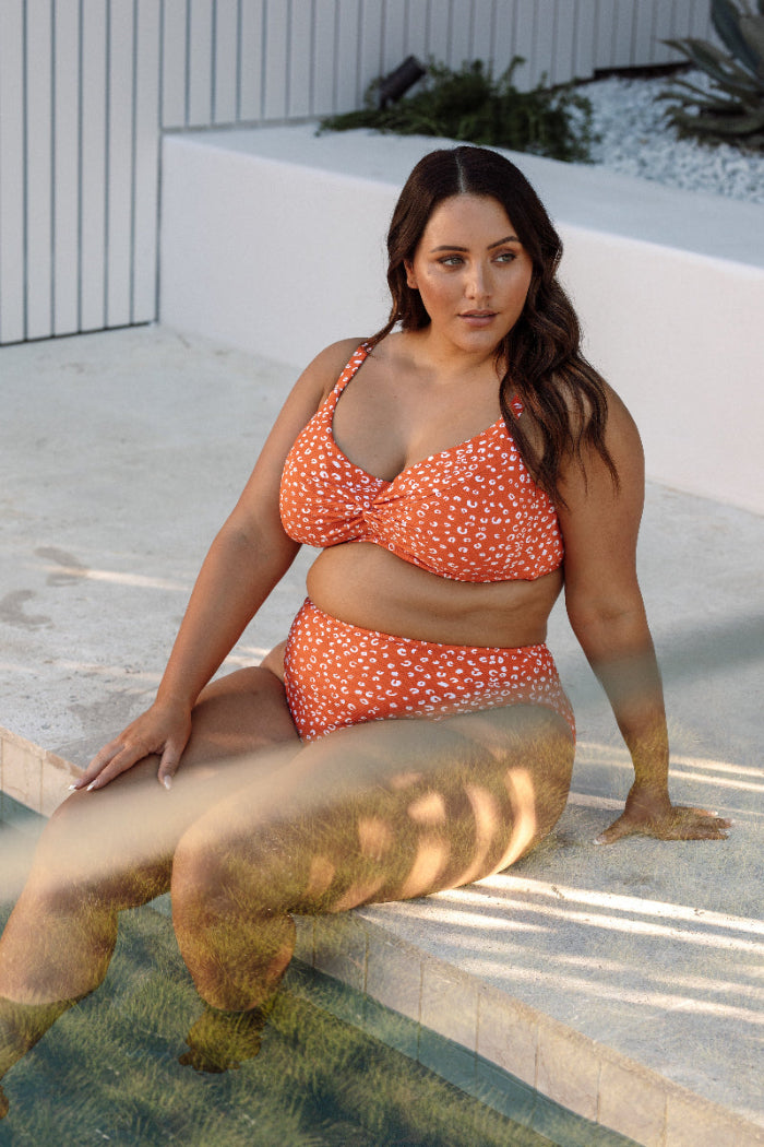 A curvy woman in Vancouver is wearing her Copper Monet soft cup underwire cheetah print bikini set plus size for a relaxing day at the thermal pools. The Artesands high waist tummy control bikini bottoms give her the compression she wants while feeling toned yet comfortable. She ordered it from sun vixen swimwear because she loves sophisticated curvy swimsuits that give her that sexy slimming look. She feels like she finally found a bikini that celebrates her figure with elegance, confidence, and style