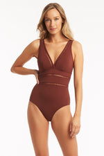 A classy woman is shopping online for swimsuits for curvy body. She came across Belly flattening best plus size bathing suit on sun vixen swimwear USA Canada that sells most flattering luxurious sexy designer swimsuits for bigger women. This lady from Dallas Texas purchased Lola Shimmer Cinnamon Cross Front Spliced Multifit One Piece rust swimsuit designed by sea level Australia known for their sculpting elegant bathing suits for moms classy tummy control designer swimwear full coverage good quality swim
